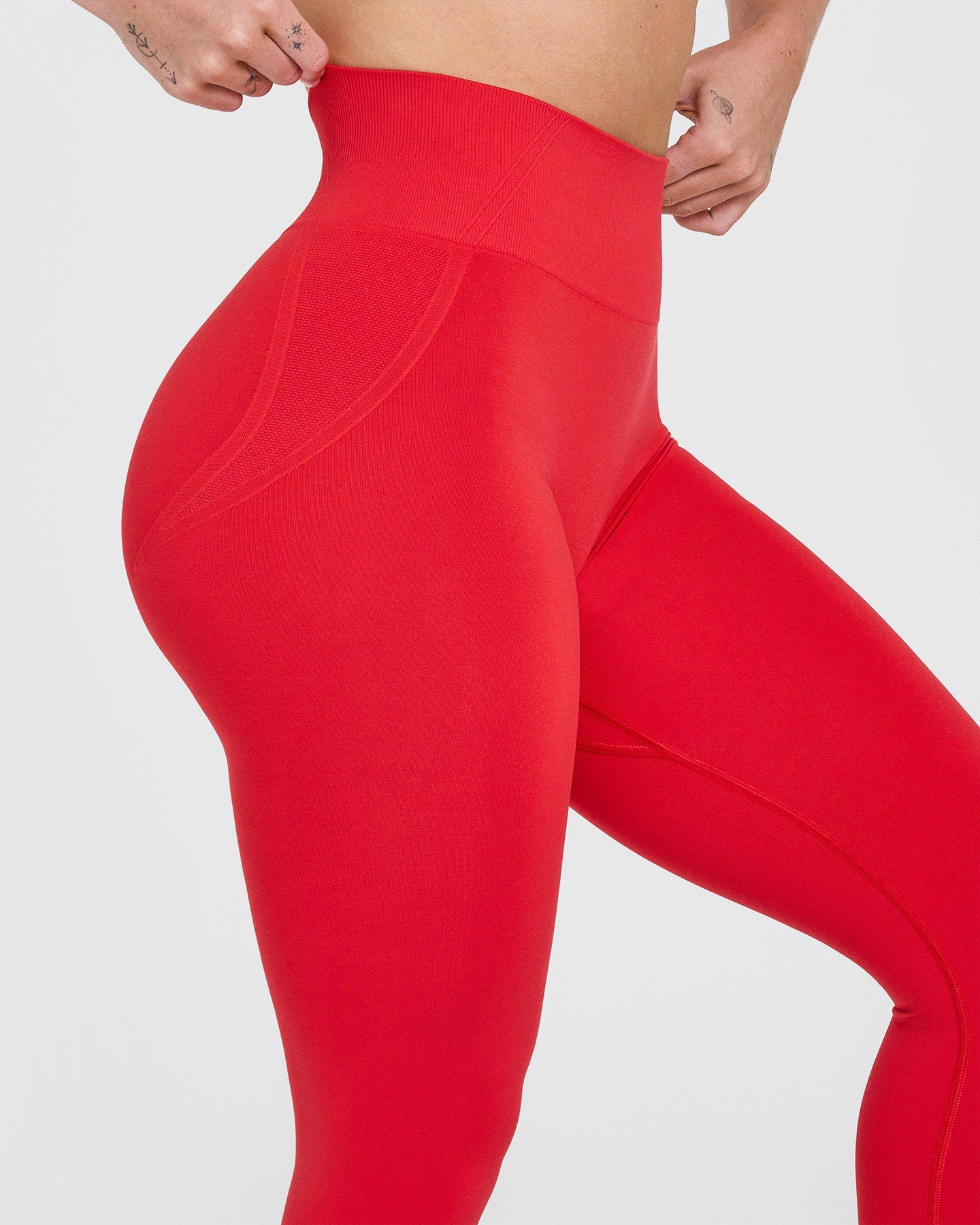 Effortless Seamless Leggings with White Logo | Muscle Mommy Red