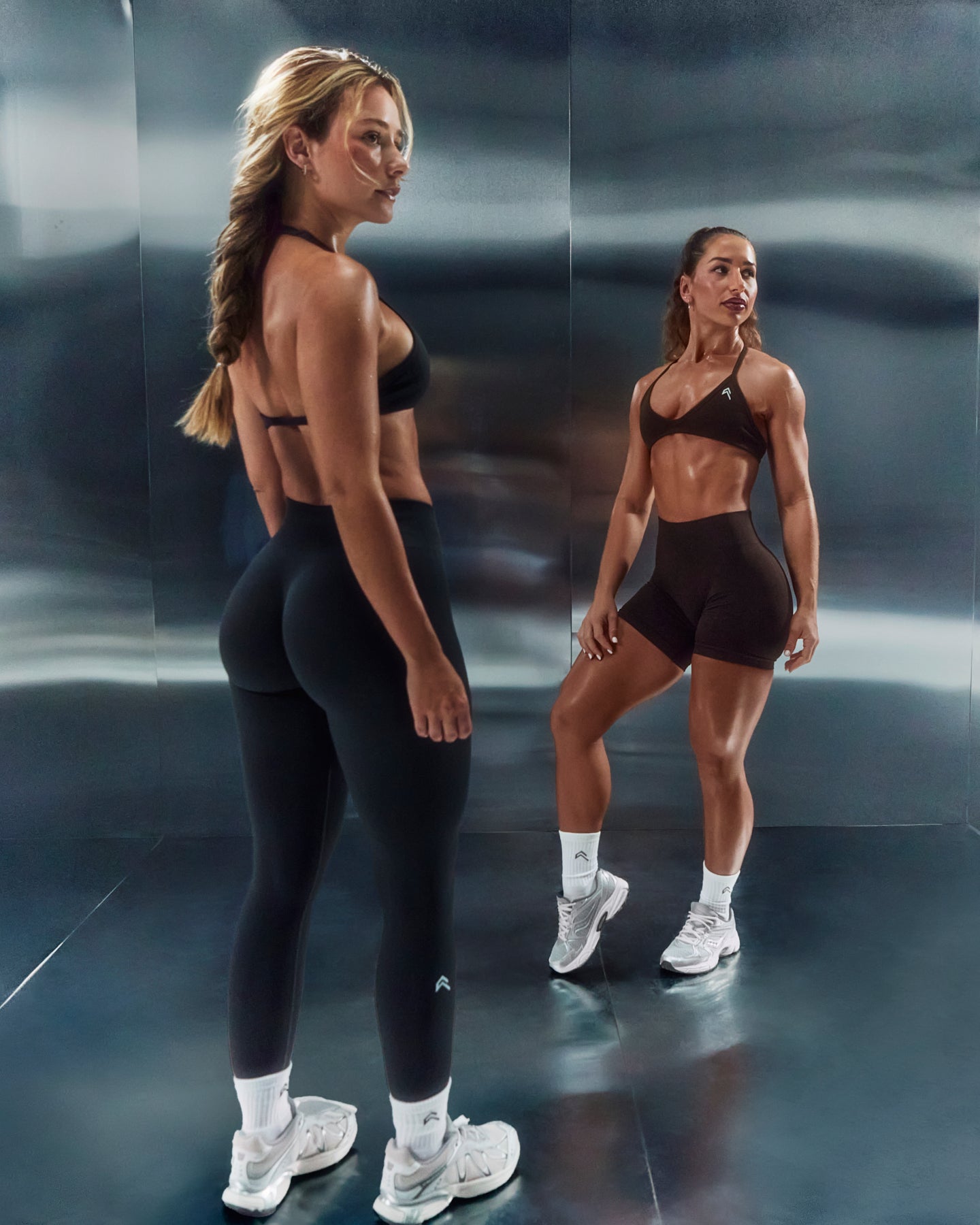 EnhanceLiftâ„¢ Seamless Leggings with White Logo | Black