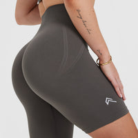 Effortless Seamless Cycling Shorts with White Logo | Deep Taupe