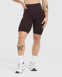 Effortless Seamless Cycling Shorts with White Logo | 70% Cocoa