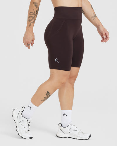 Effortless Seamless Cycling Shorts with White Logo | 70% Cocoa