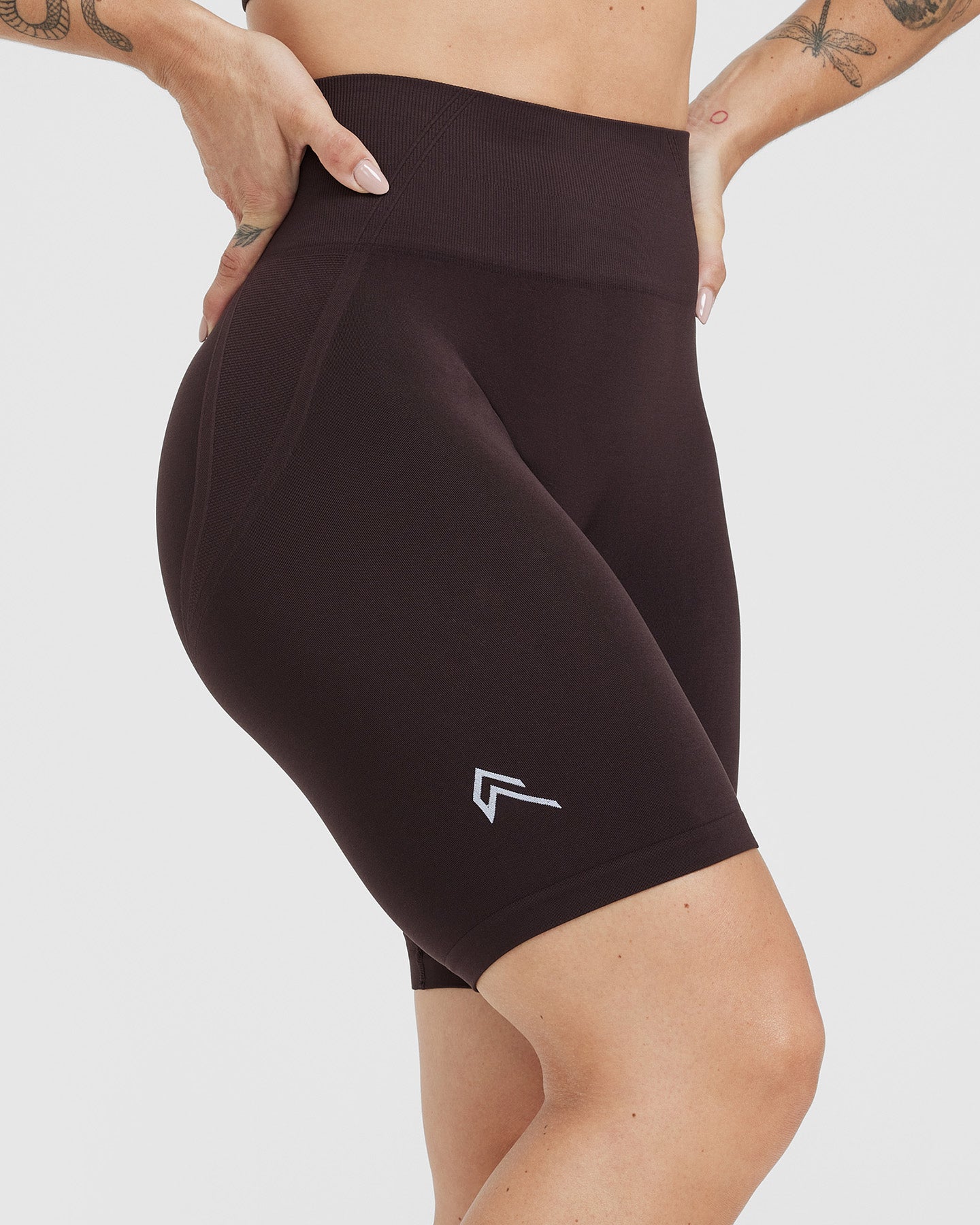 Effortless Seamless Cycling Shorts with White Logo | 70% Cocoa