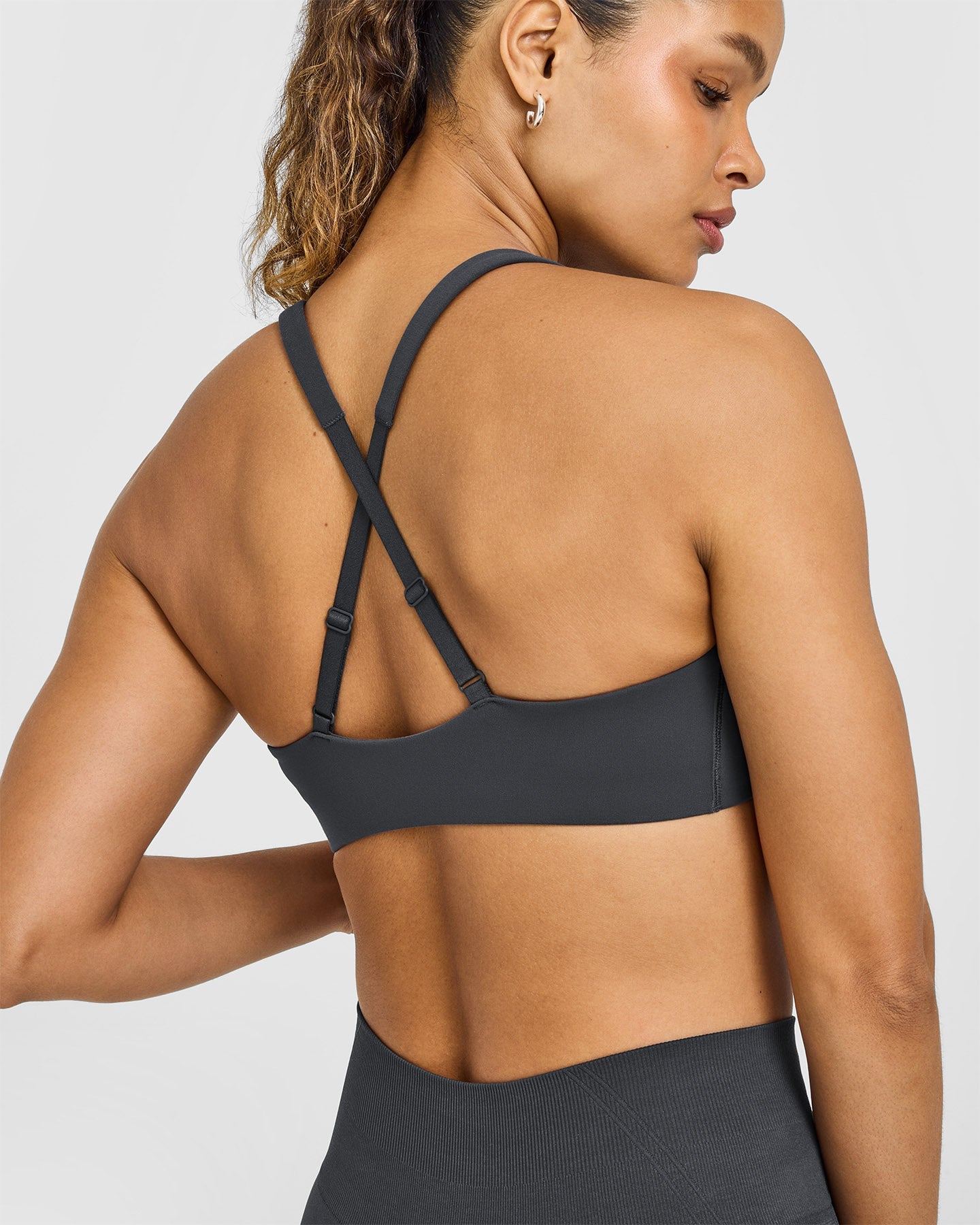 EasyLiftâ„¢ Cross Back Sports Bra | Coal
