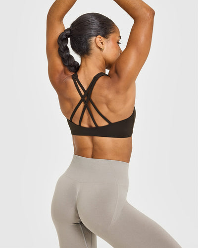 EasyLiftâ„¢ High Neck Sports Bra | 70% Cocoa