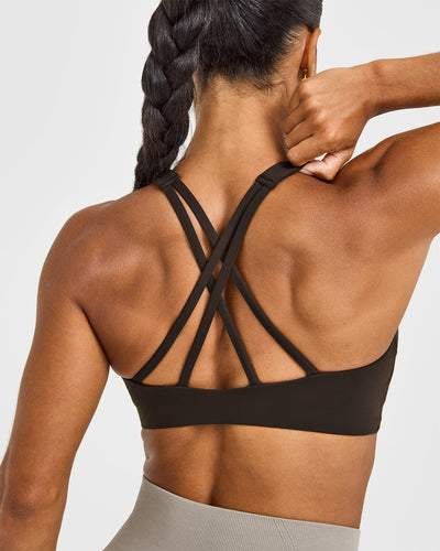 EasyLiftâ„¢ High Neck Sports Bra | 70% Cocoa