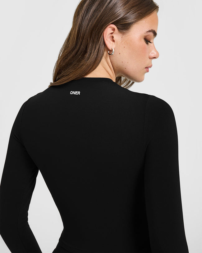 SoftMotion™ Long Sleeve Mid Top with White Logo | Black