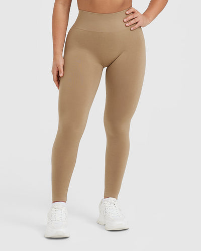 Effortless Seamless Leggings with White Logo | Dune Brown