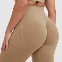 Effortless Seamless Leggings with White Logo | Dune Brown