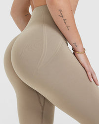Effortless Seamless Leggings with White Logo | Washed Sandstone