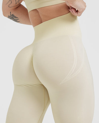 Effortless Seamless Leggings with White Logo | Vanilla