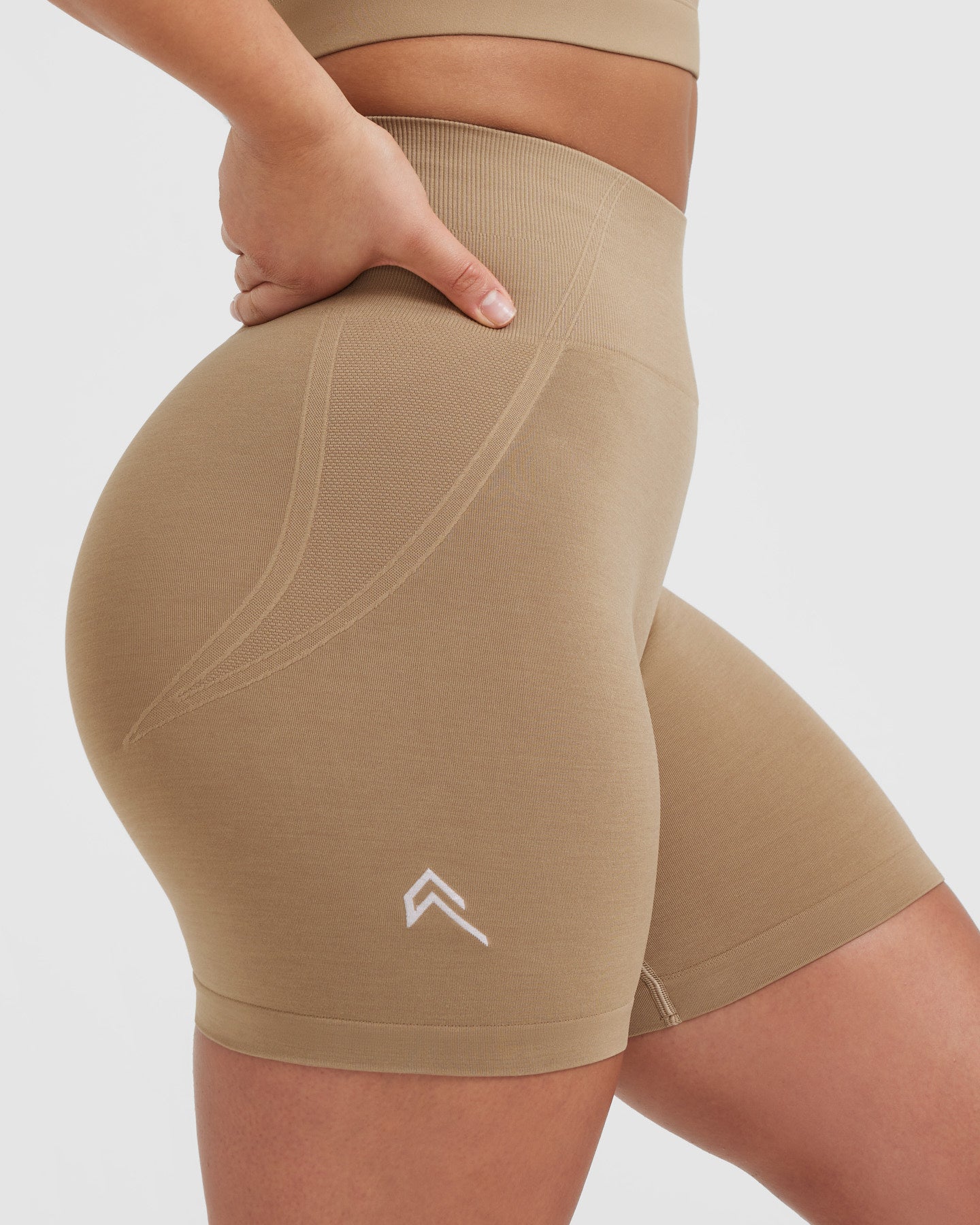 Effortless Seamless Shorts with White Logo | Dune Brown