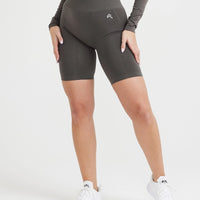 Effortless Seamless Cycling Shorts with White Logo | Deep Taupe
