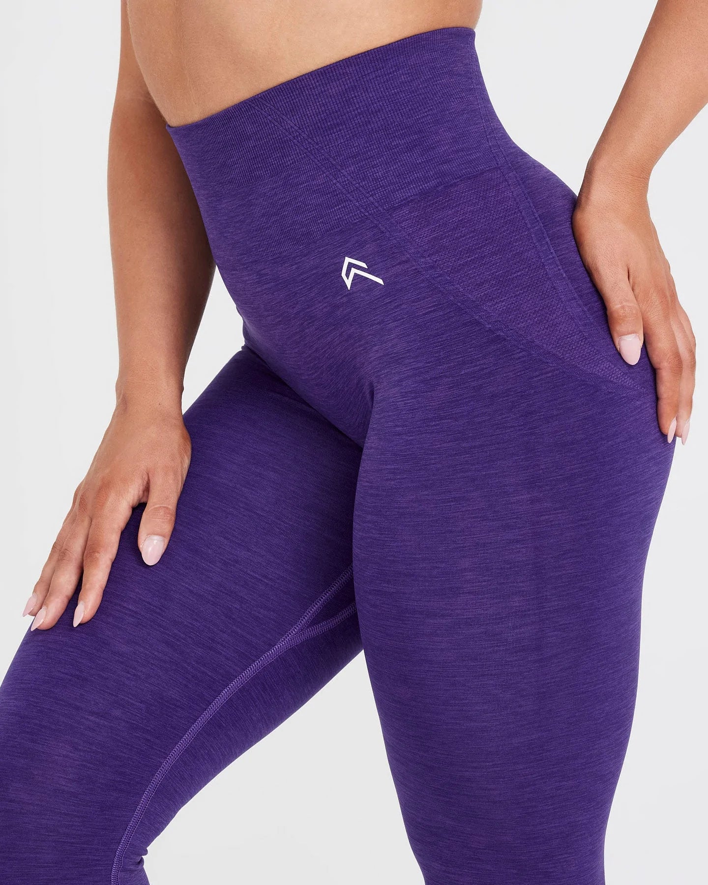 Effortless Seamless Leggings with White Logo | Amethyst