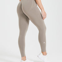 Effortless Seamless Leggings with White Logo | Minky