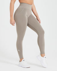 Effortless Seamless Leggings with White Logo | Minky