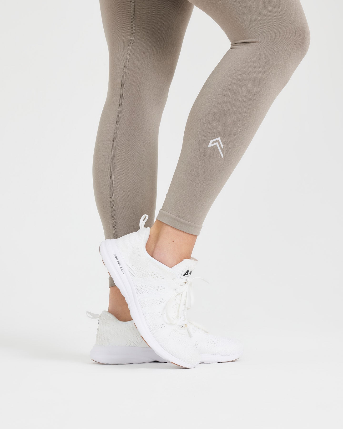 Effortless Seamless Leggings with White Logo | Minky