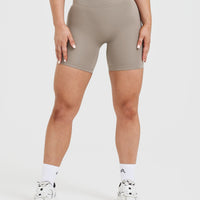 Timeless High Waisted Shorts 6" | Minky