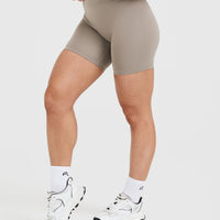 Timeless High Waisted Shorts 6" | Minky