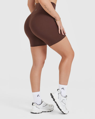 Timeless High Waisted Shorts 6" | Espresso