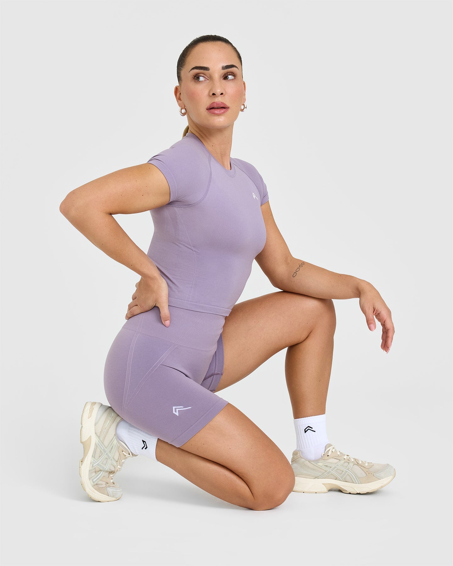 EffortlessLift™ Seamless Shorts with White Logo | Soft Purple
