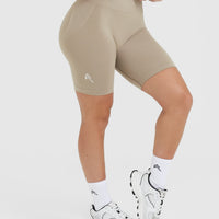 EffortlessLift™ Seamless Cycling Shorts with White Logo | Washed Sandstone
