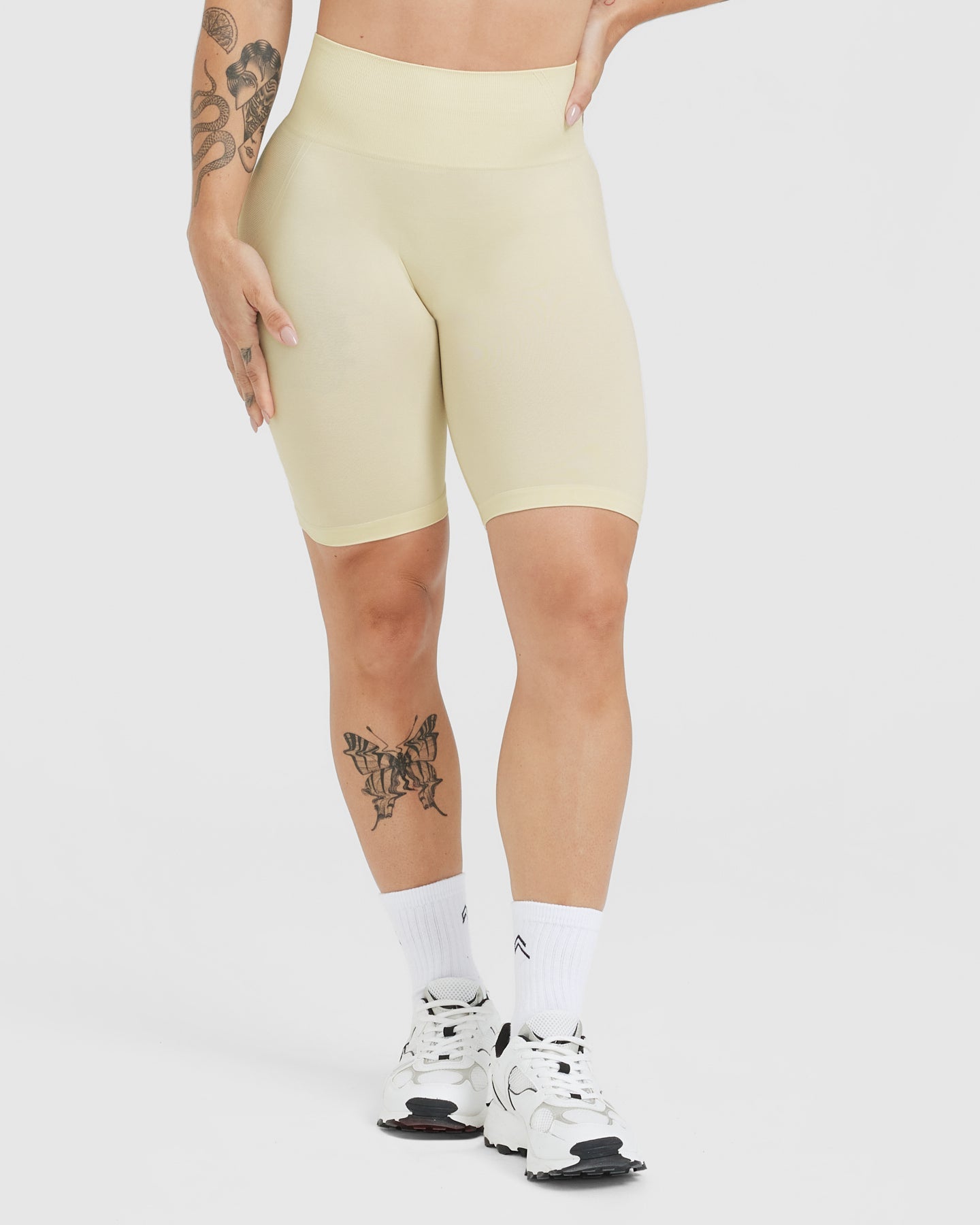 EffortlessLift™ Seamless Cycling Shorts with White Logo | Vanilla