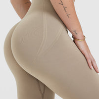 EffortlessLift™ Seamless Leggings with White Logo | Washed Sandstone