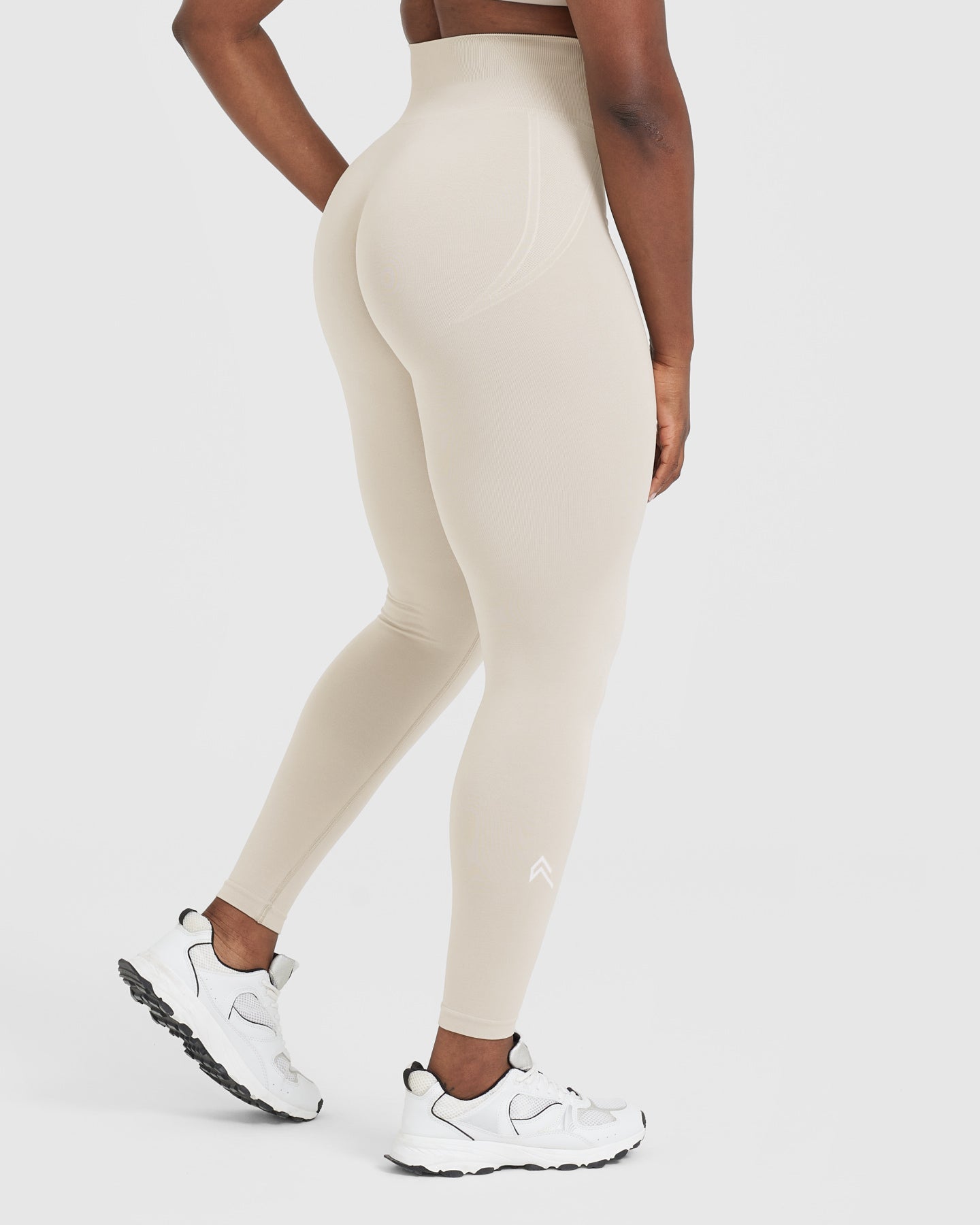 EffortlessLift™ Seamless Leggings with White Logo | Sand