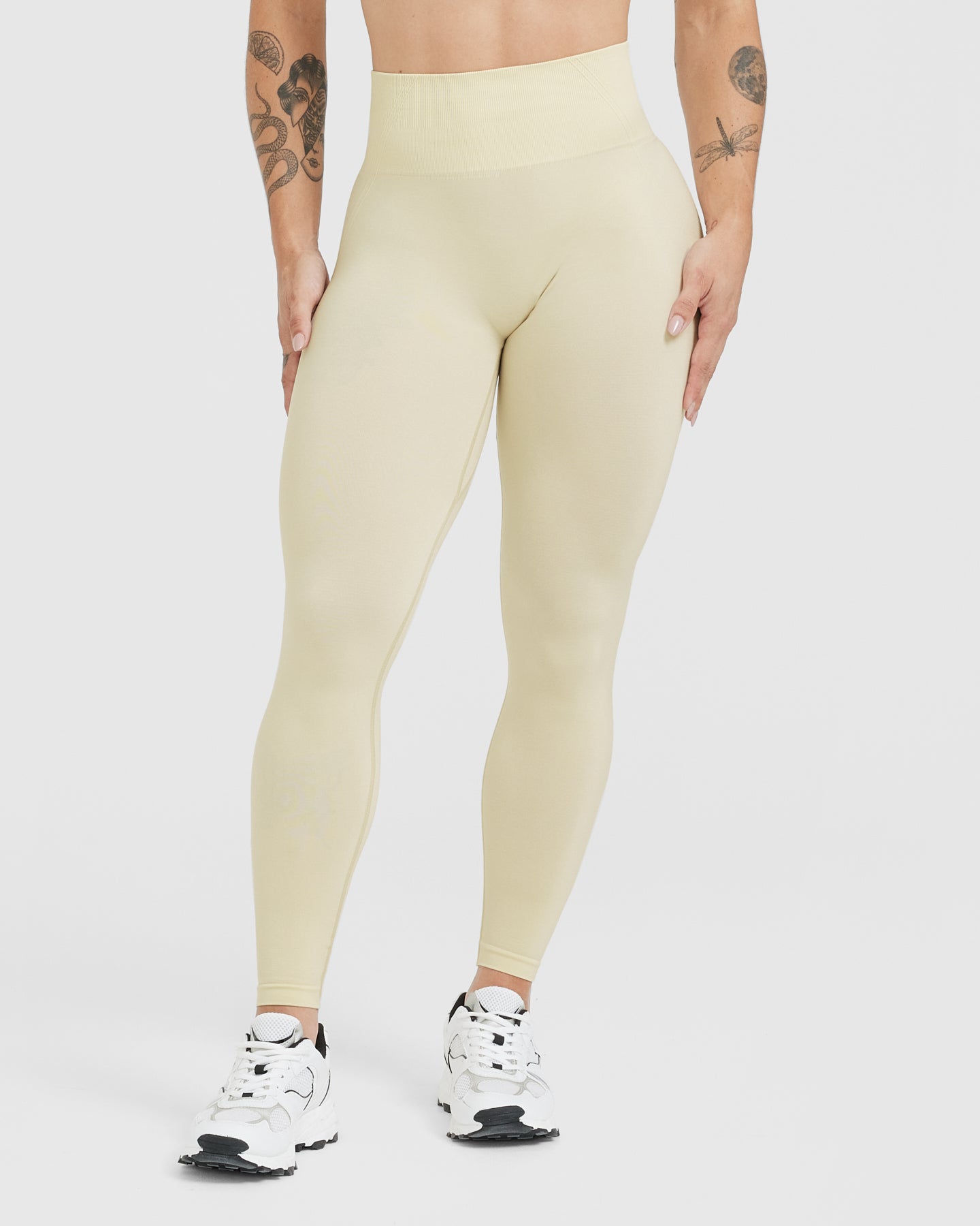 EffortlessLift™ Seamless Leggings with White Logo | Vanilla