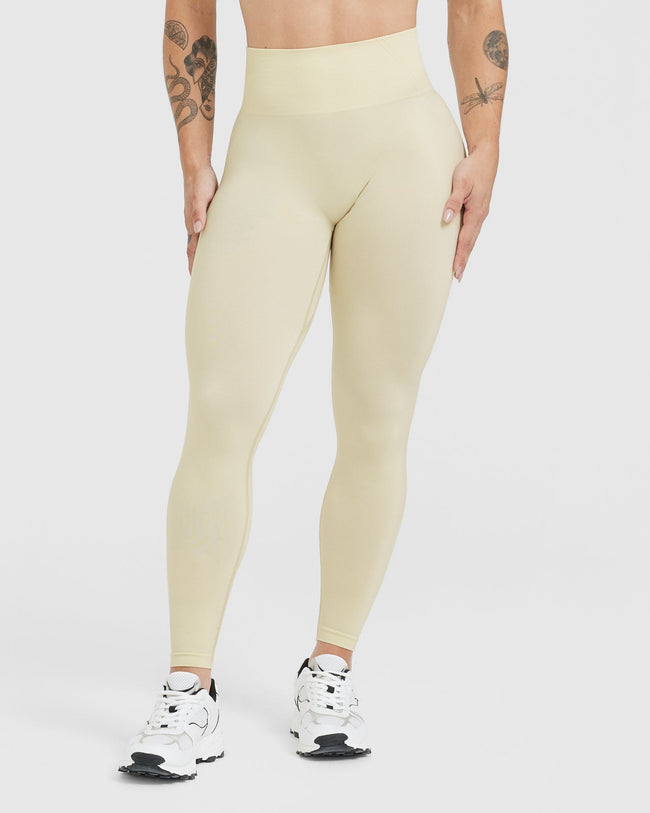 EffortlessLift™ Seamless Leggings with White Logo | Vanilla