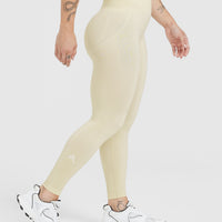 EffortlessLift™ Seamless Leggings with White Logo | Vanilla