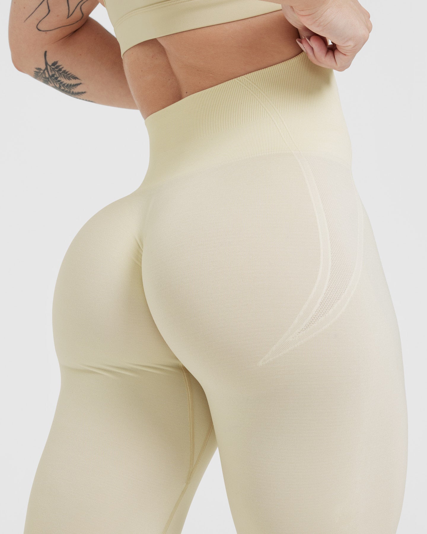 EffortlessLift™ Seamless Leggings with White Logo | Vanilla