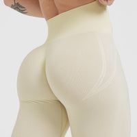 EffortlessLift™ Seamless Leggings with White Logo | Vanilla