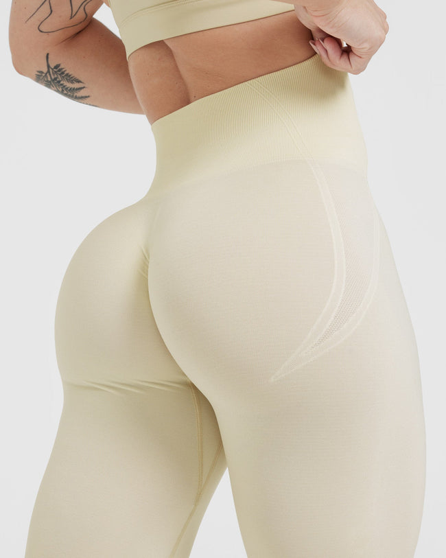 EffortlessLift™ Seamless Leggings with White Logo | Vanilla