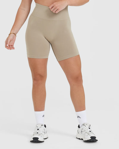 EffortlessLift™ Seamless Shorts with White Logo | Washed Sandstone