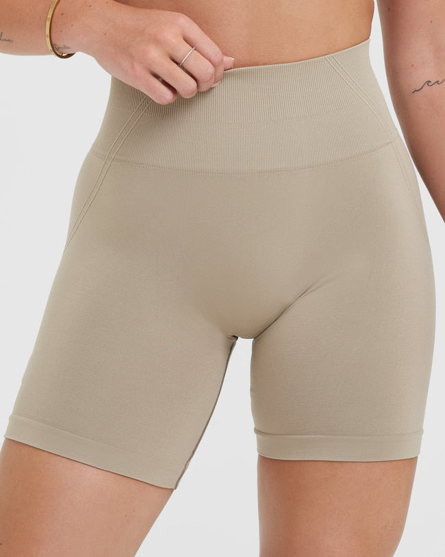 EffortlessLift™ Seamless Shorts with White Logo | Washed Sandstone