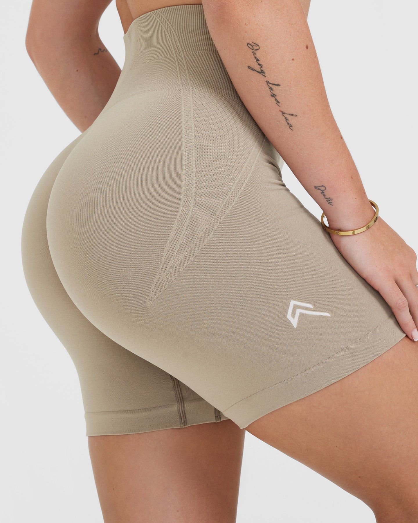 EffortlessLift™ Seamless Shorts with White Logo | Washed Sandstone