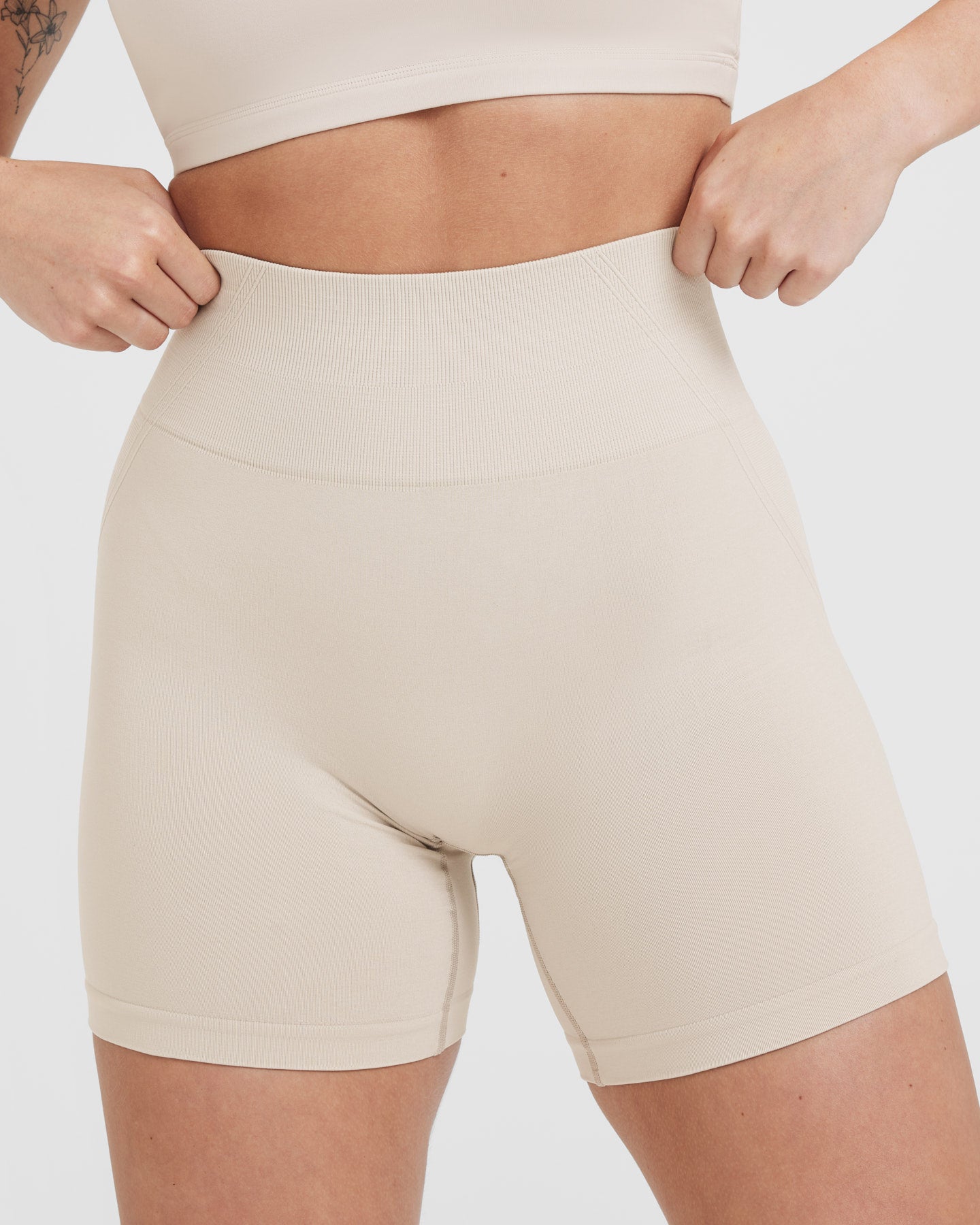 EffortlessLift™ Seamless Shorts with White Logo | Sand