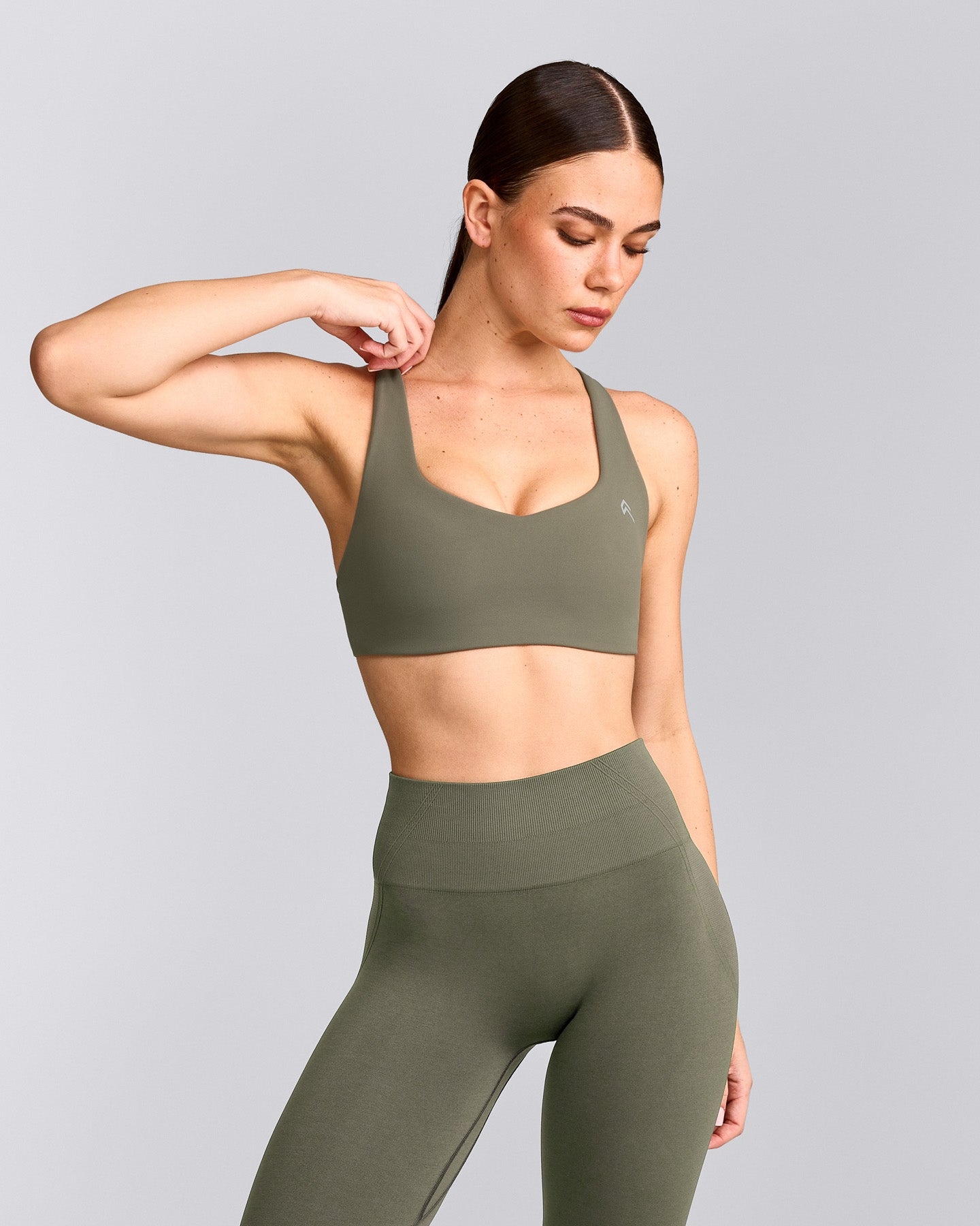 EasyLift™ Cross Back Sports Bra with Grey Logo | Alpine Green