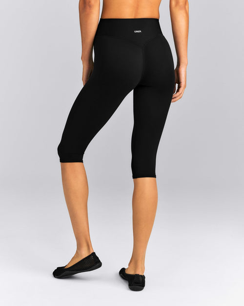 SoftMotion™ High Waisted Capri Leggings | Black