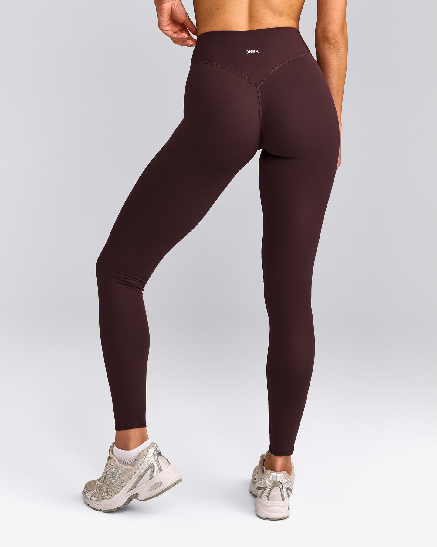 SoftMotion™ High Waisted Leggings with Grey Logo Plum Brown | Oner