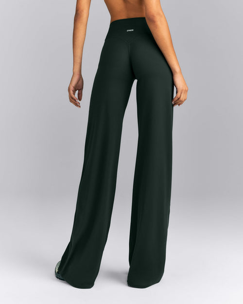 SoftMotion™ Straight Leg Leggings | Emerald Noir