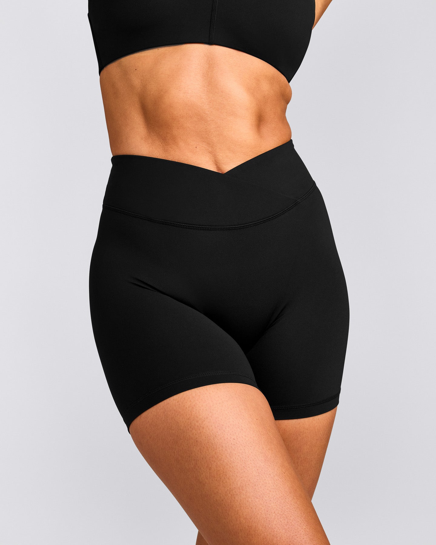 UnifiedMove™ Wrap Shorts 6" with Reflective Logo | Black