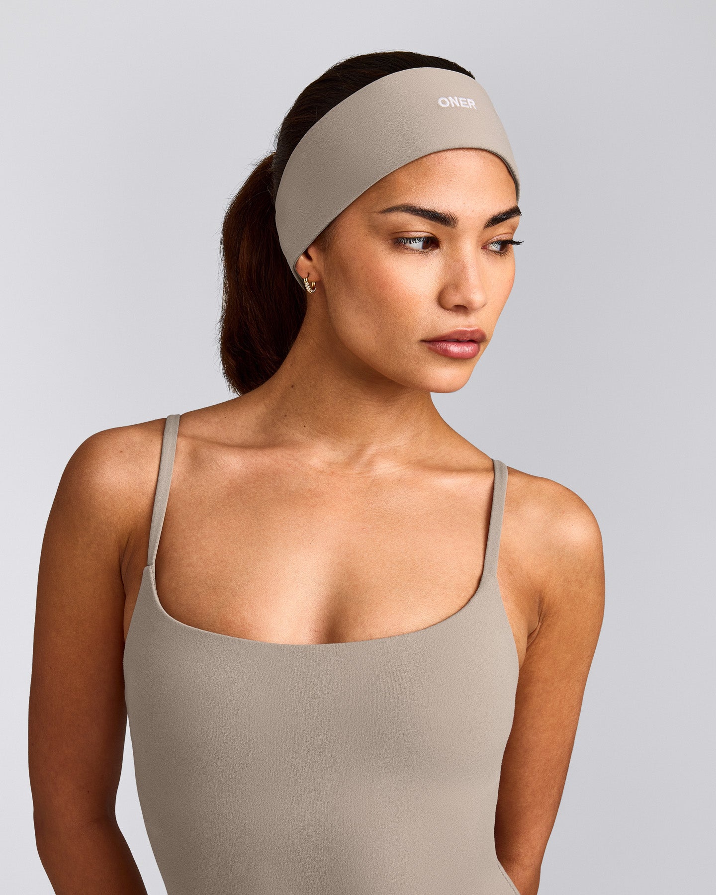 SoftMotion™ Headband with White Logo | Warm Sand