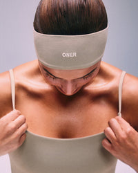 SoftMotion™ Headband with White Logo | Warm Sand