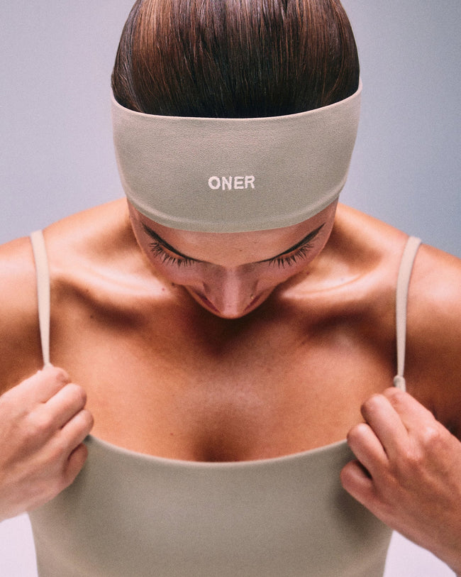 SoftMotion™ Headband with White Logo | Warm Sand