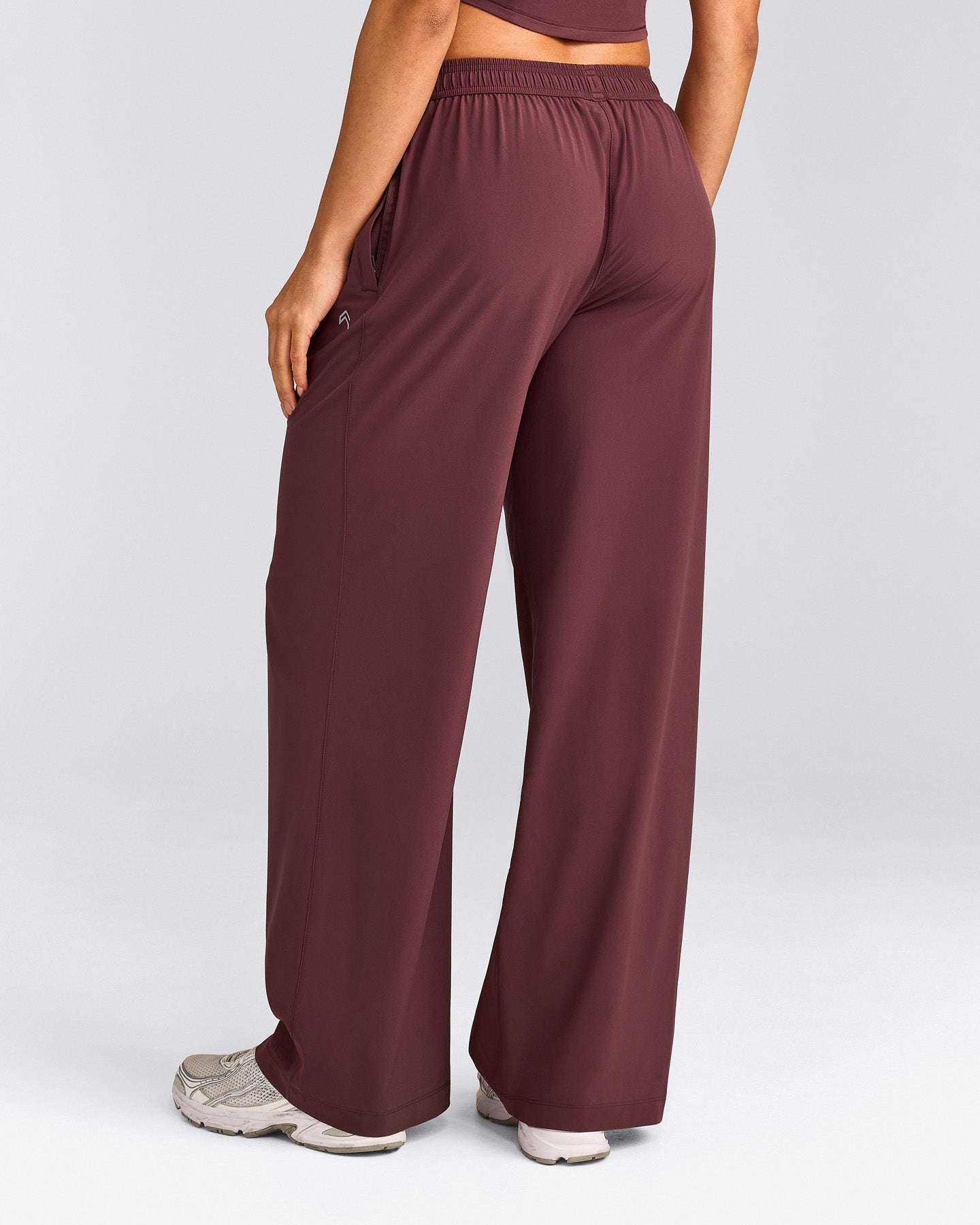 AirMove™ Straight Leg Bottoms with Reflective Logo | Velvet Mocha