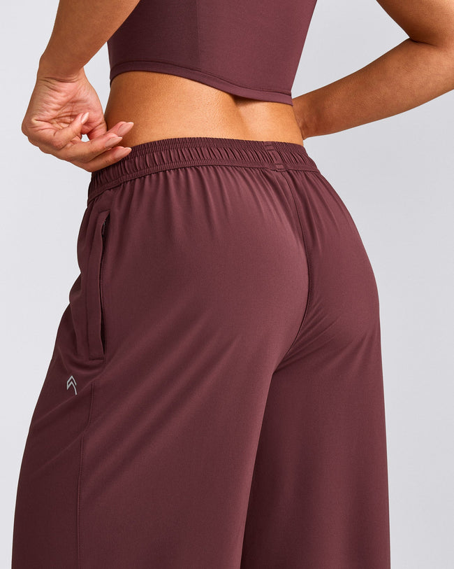 AirMove™ Straight Leg Bottoms with Reflective Logo | Velvet Mocha