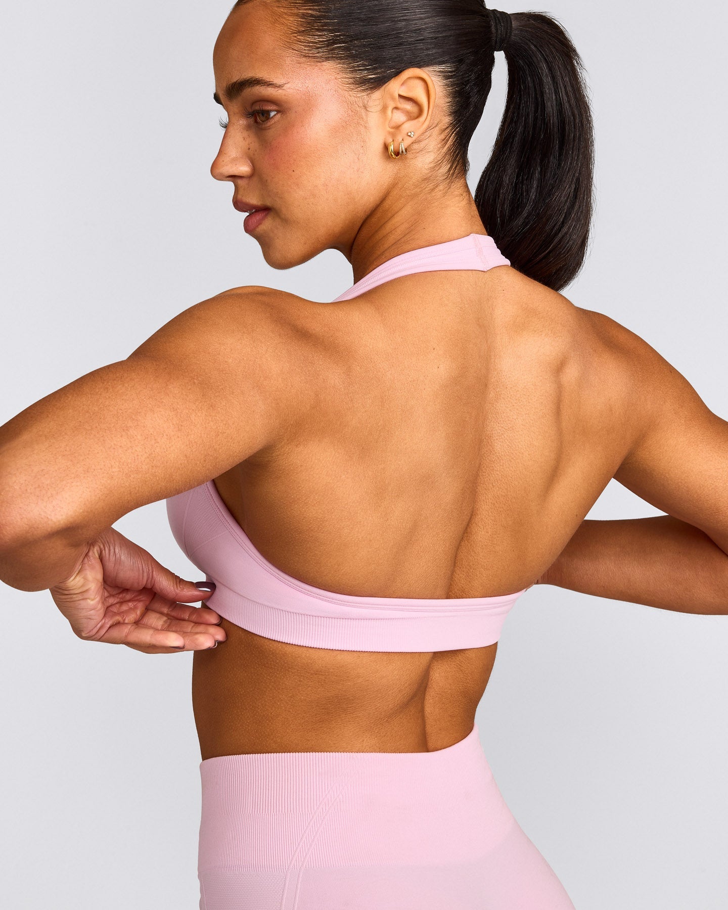 EffortlessLift™ Seamless Halter Neck Sports Bra with Grey Logo | Chalk Pink