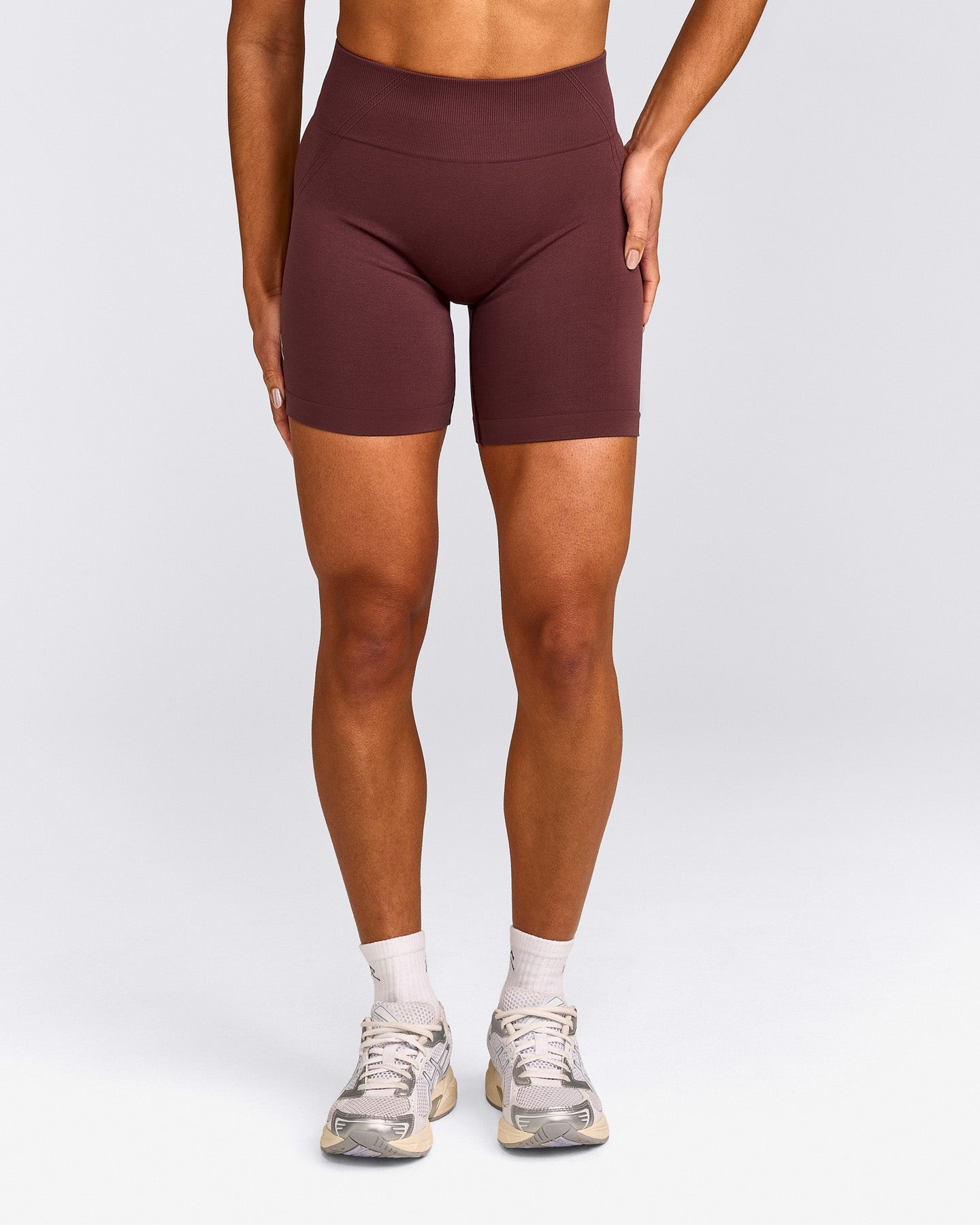 EffortlessLift™ Seamless Mid Rise Shorts with Grey Logo | Velvet Mocha